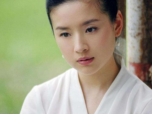 吃瓜群众董洁是谁,娱乐圈的瓜中女王，揭秘她的成名之路与情感纠葛